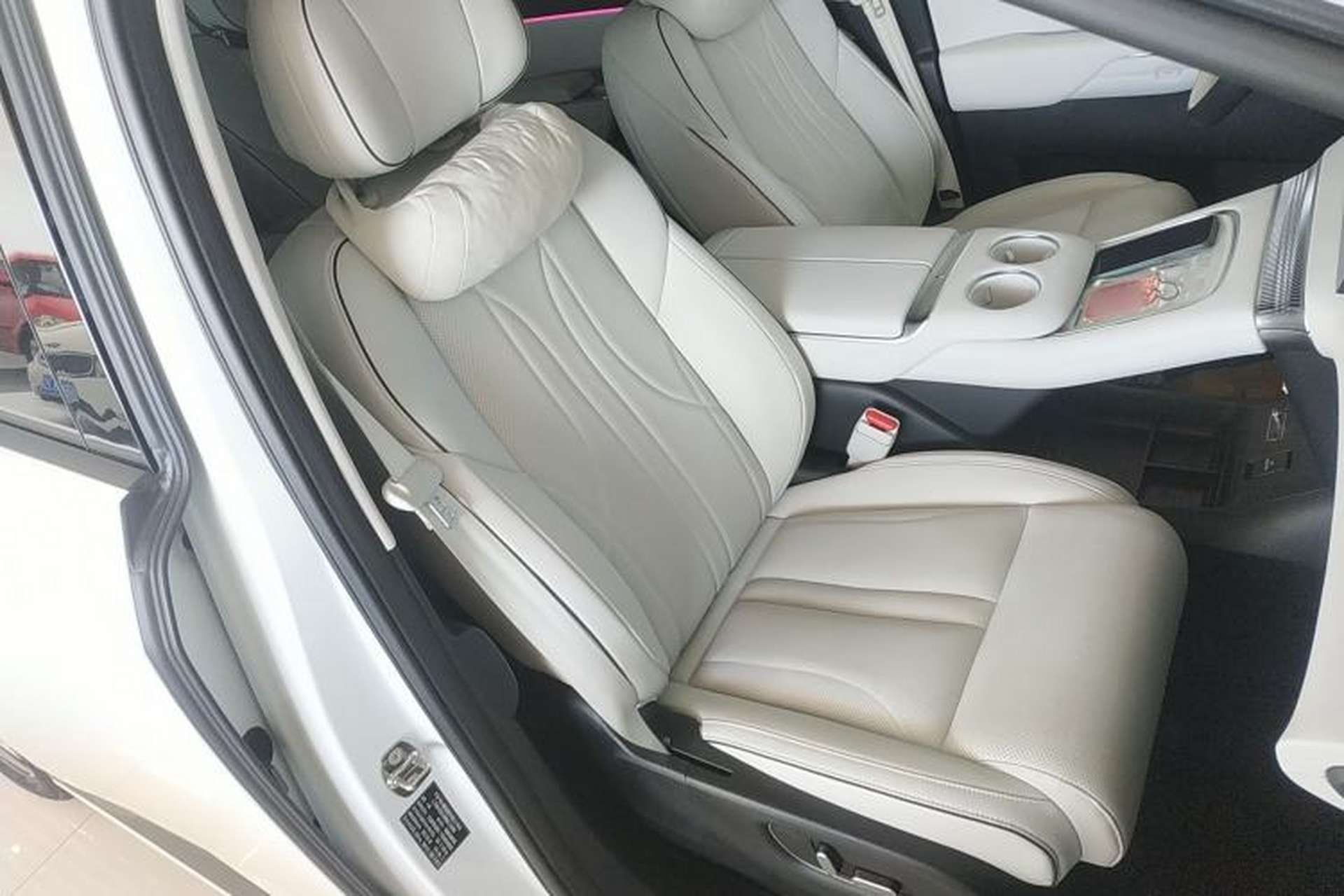 Used XPeng X9 2024 640 All-Wheel Drive High-Performance Max Right Front Seat