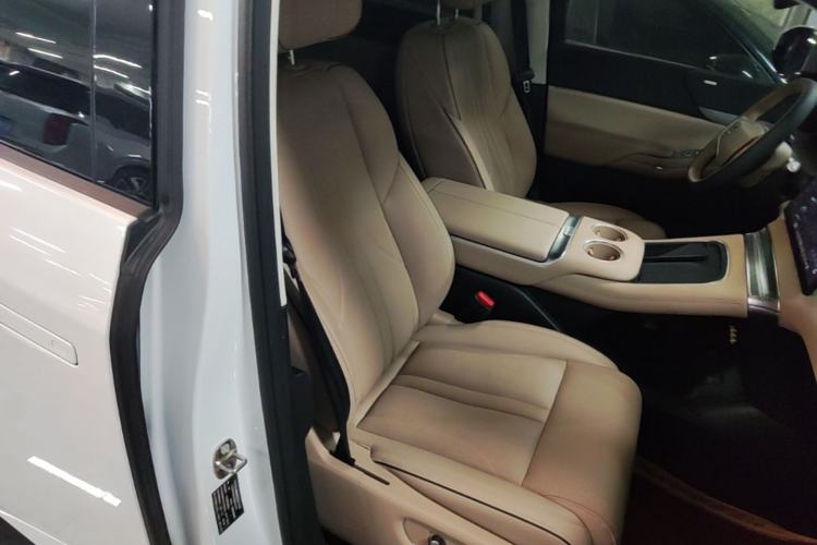 Used XPeng X9 2024 702 Ultra-Long Range Max Right Front Seat