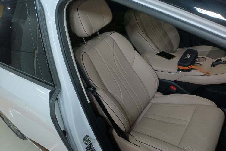 Used XPeng X9 2024 640 All-Wheel Drive High-Performance Max Right Front Seat