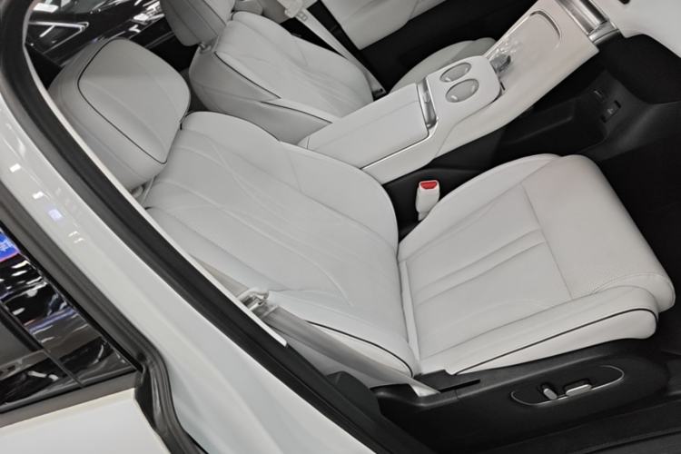 Used XPeng X9 2024 702 Ultra-Long Range Pro Right Front Seat