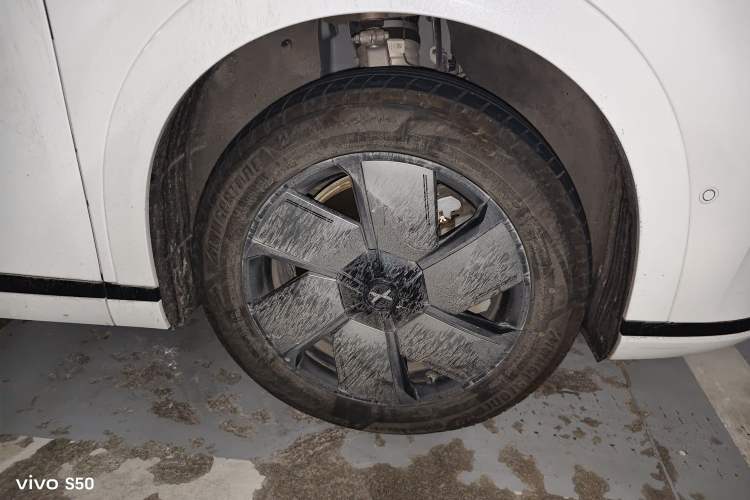 Used XPeng X9 2024 640 All-Wheel Drive High-Performance Max Right Front Wheel Hub