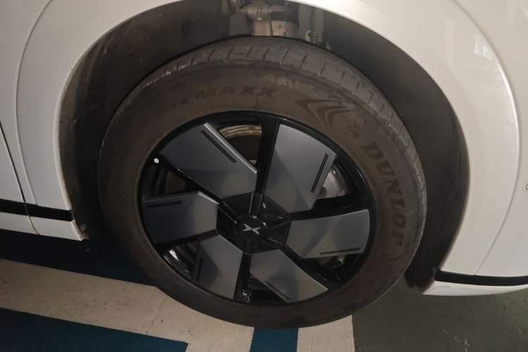 Used XPeng X9 2024 610 Long-Range Pro Right Front Wheel Hub
