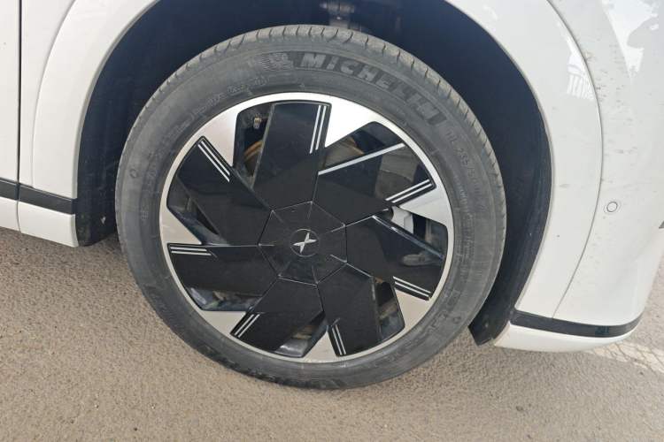 Used XPeng X9 2024 640 All-Wheel Drive High-Performance Max Right Front Wheel Hub