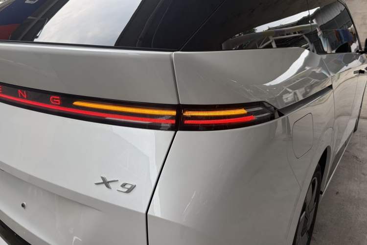 Used XPeng X9 2024 702 Ultra-Long Range Pro Right Rear Taillight
