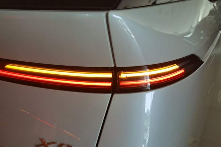 Used XPeng X9 2024 702 Ultra-Long Range Pro Right Rear Taillight