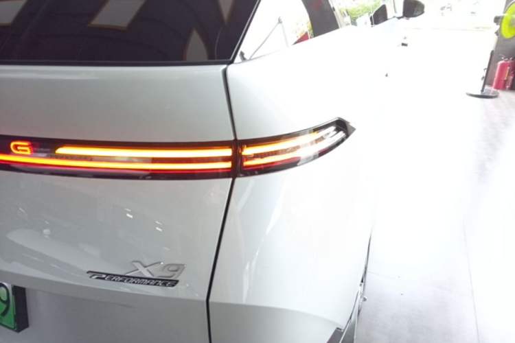 Used XPeng X9 2024 640 All-Wheel Drive High-Performance Max Right Rear Taillight