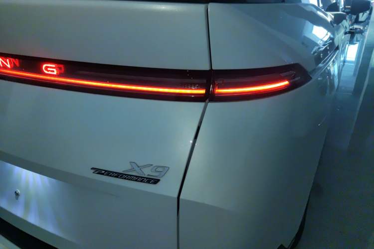 Used XPeng X9 2024 640 All-Wheel Drive High-Performance Max Right Rear Taillight