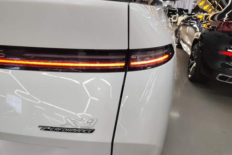Used XPeng X9 2024 640 All-Wheel Drive High-Performance Max Right Rear Taillight