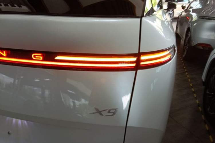 Used XPeng X9 2024 702 Ultra-Long Range Max Right Rear Taillight
