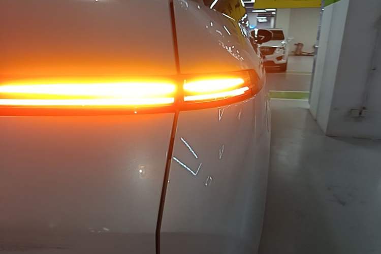 Used XPeng X9 2024 640 All-Wheel Drive High-Performance Max Right Rear Taillight