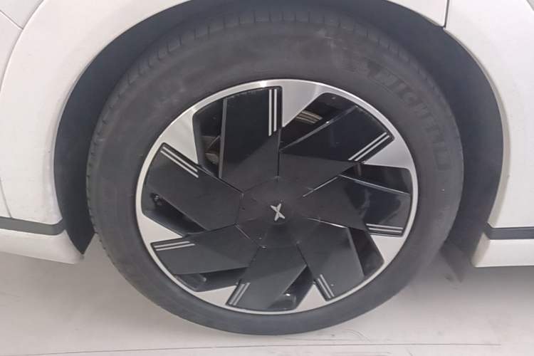 Used XPeng X9 2024 702 Ultra-Long Range Max Right Rear Wheel Hub