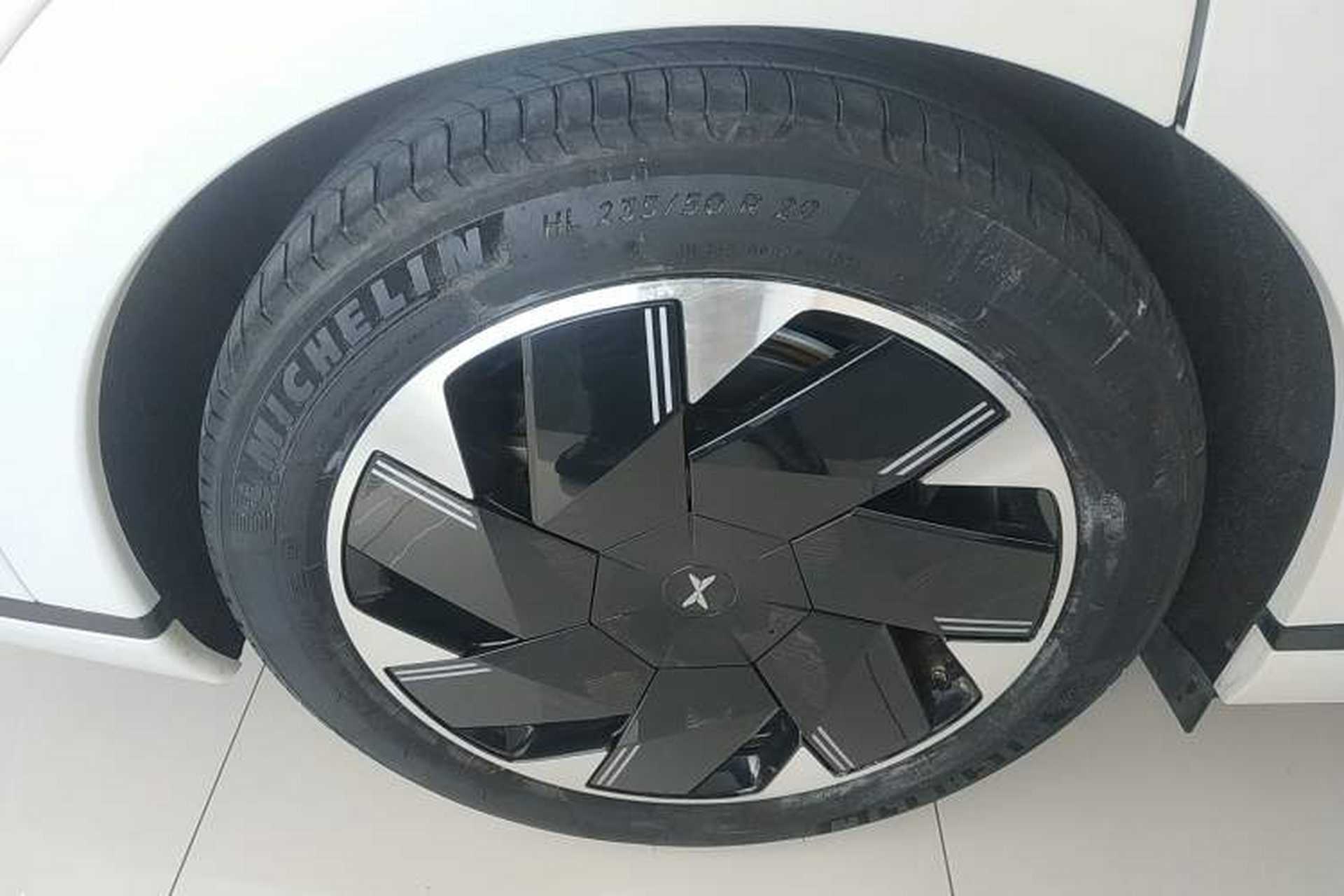Used XPeng X9 2024 640 All-Wheel Drive High-Performance Max Right Rear Wheel Hub