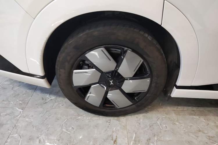 Used XPeng X9 2024 702 Ultra-Long Range Max Right Rear Wheel Hub