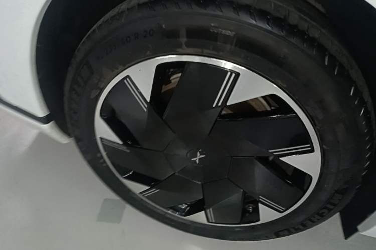 Used XPeng X9 2024 640 All-Wheel Drive High-Performance Max Right Rear Wheel Hub