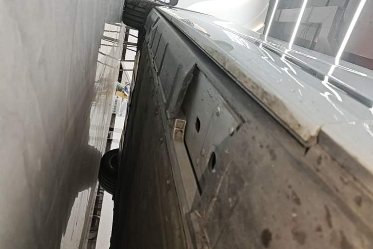Used XPeng X9 2024 610 Long-Range Pro Right Side Sill