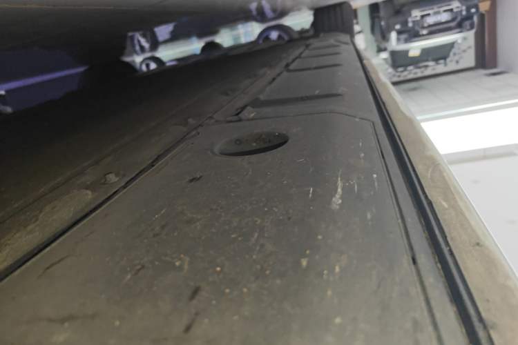 Used XPeng X9 2024 702 Ultra-Long Range Pro Right Side Sill