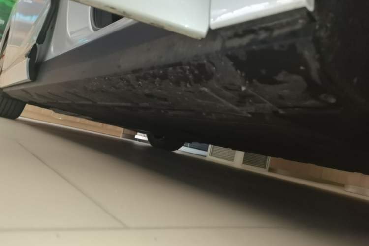 Used XPeng X9 2024 702 Ultra-Long Range Pro Right Side Sill