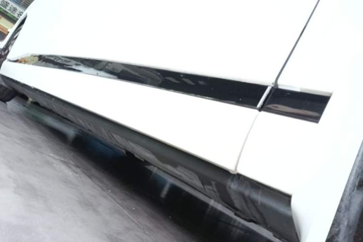 Used XPeng X9 2024 640 All-Wheel Drive High-Performance Max Right Side Sill