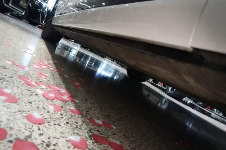 Used XPeng X9 2024 702 Ultra-Long Range Pro Right Side Sill