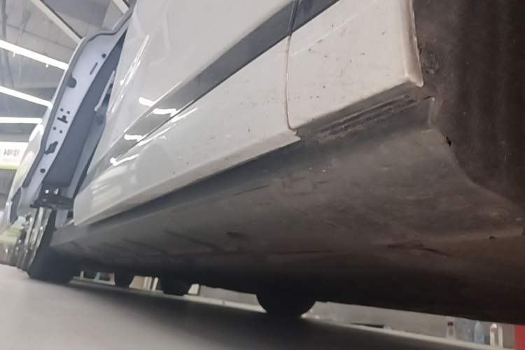 Used XPeng X9 2024 702 Ultra-Long Range Max Right Side Sill