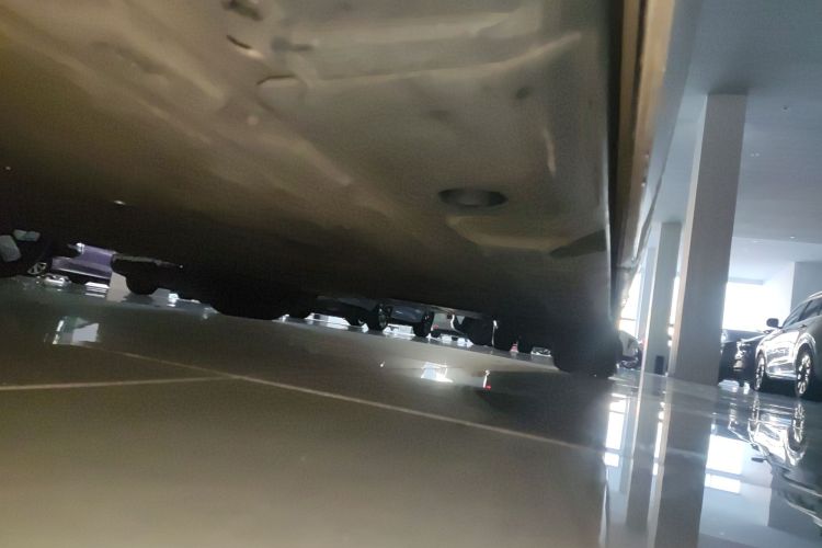 Used XPeng X9 2024 640 All-Wheel Drive High-Performance Max Right Side Sill