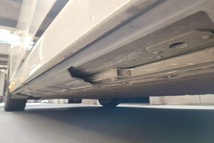 Used XPeng X9 2024 610 Long-Range Pro Right Side Sill