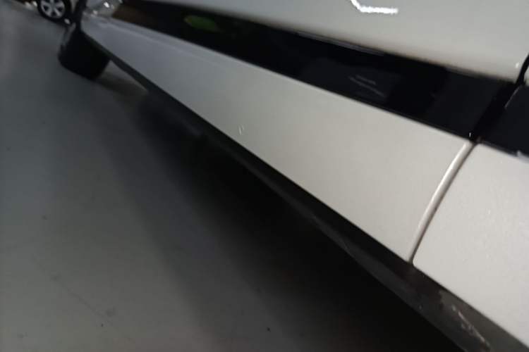 Used XPeng X9 2024 702 Ultra-Long Range Max Right Side Sill