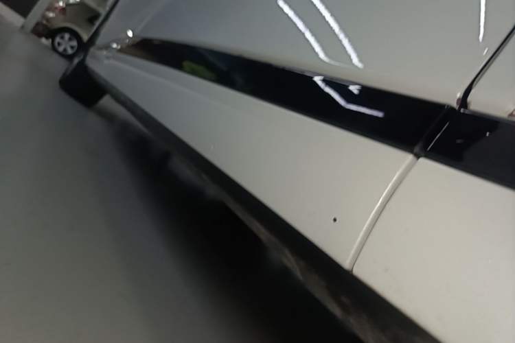 Used XPeng X9 2024 640 All-Wheel Drive High-Performance Max Right Side Sill