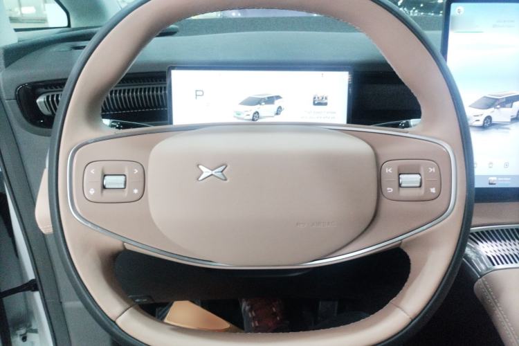 Used XPeng X9 2024 702 Ultra-Long Range Max Steering Wheel