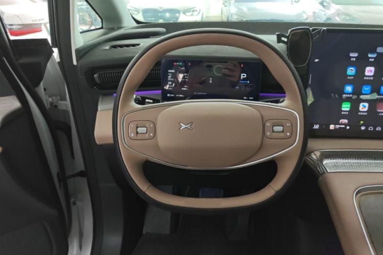 Used XPeng X9 2024 702 Ultra-Long Range Max Steering Wheel