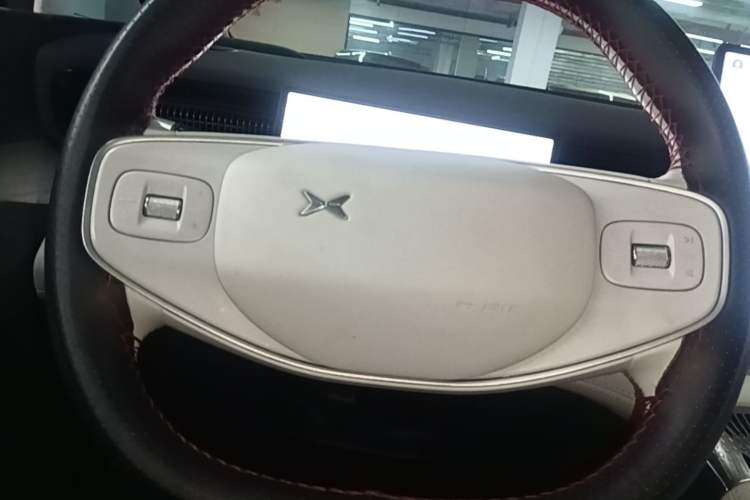 Used XPeng X9 2024 702 Ultra-Long Range Max Steering Wheel