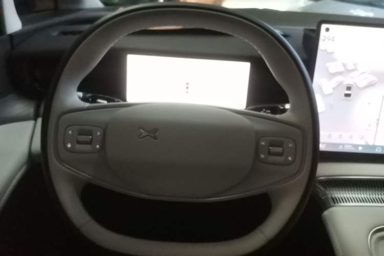 Used XPeng X9 2024 702 Ultra-Long Range Max Steering Wheel
