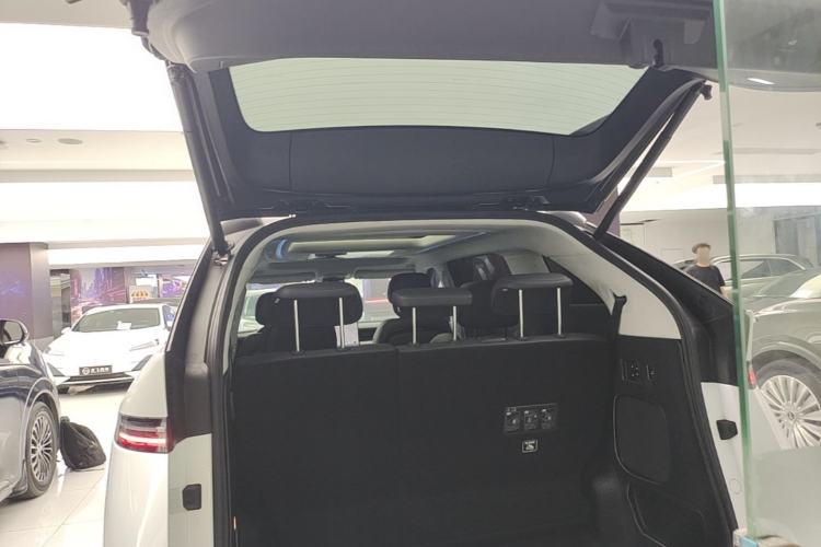 Used XPeng X9 2024 702 Ultra-Long Range Pro Trunk