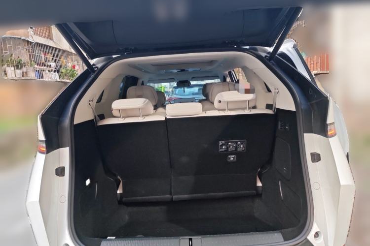 Used XPeng X9 2024 702 Ultra-Long Range Pro Trunk