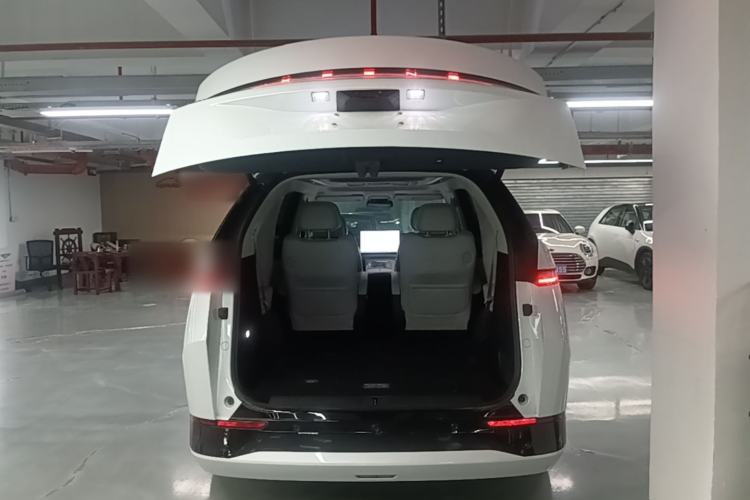 Used XPeng X9 2024 702 Ultra-Long Range Max Trunk