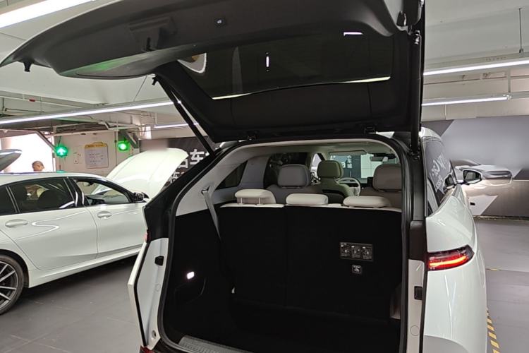 Used XPeng X9 2024 702 Ultra-Long Range Max Trunk