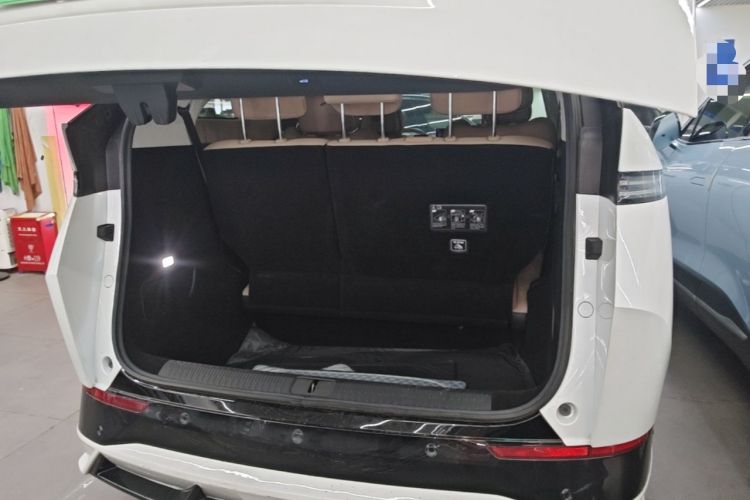 Used XPeng X9 2024 702 Ultra-Long Range Max Trunk