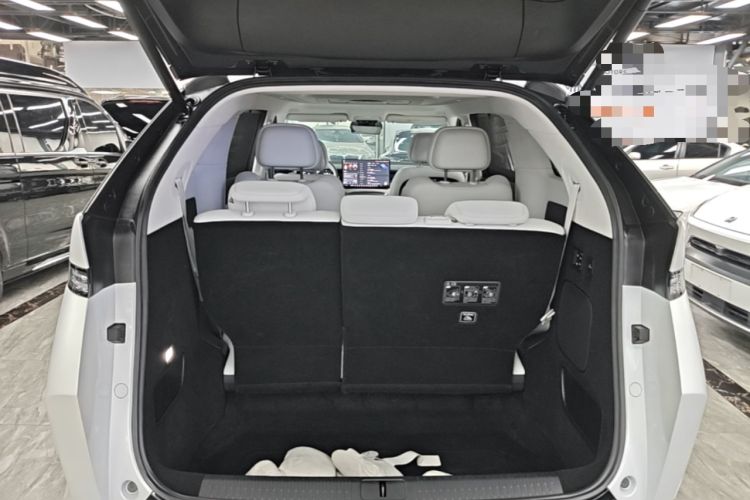 Used XPeng X9 2024 702 Ultra-Long Range Pro Trunk