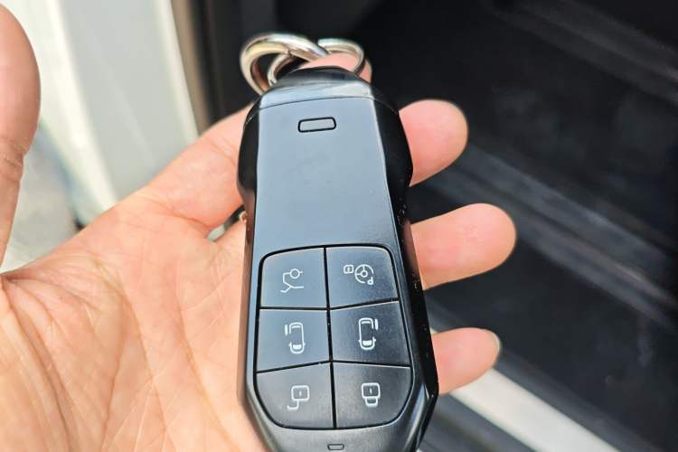 Used XPeng X9 2024 610 Long-Range Pro Vehicle Key