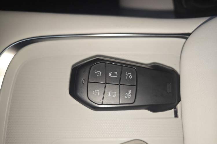 Used XPeng X9 2024 610 Long-Range Pro Vehicle Key