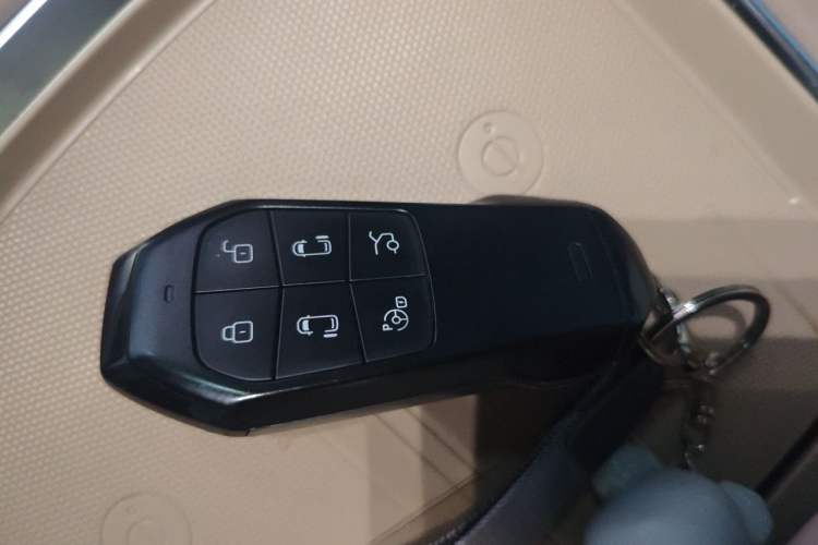 Used XPeng X9 2024 702 Ultra-Long Range Pro Vehicle Key