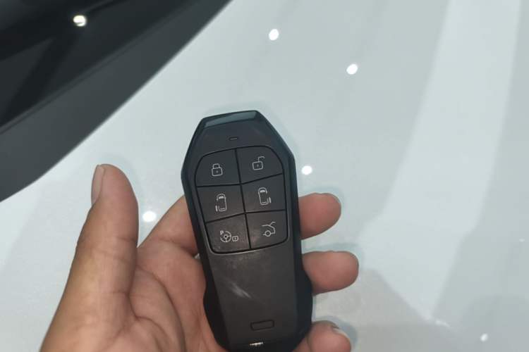 Used XPeng X9 2024 702 Ultra-Long Range Max Vehicle Key