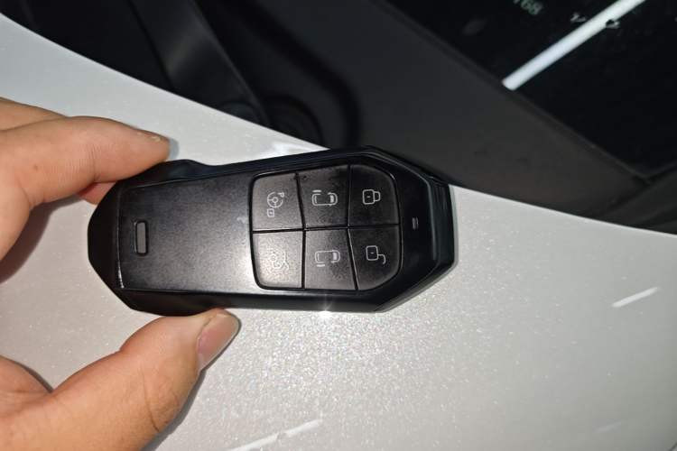 Used XPeng X9 2024 702 Ultra-Long Range Max Vehicle Key