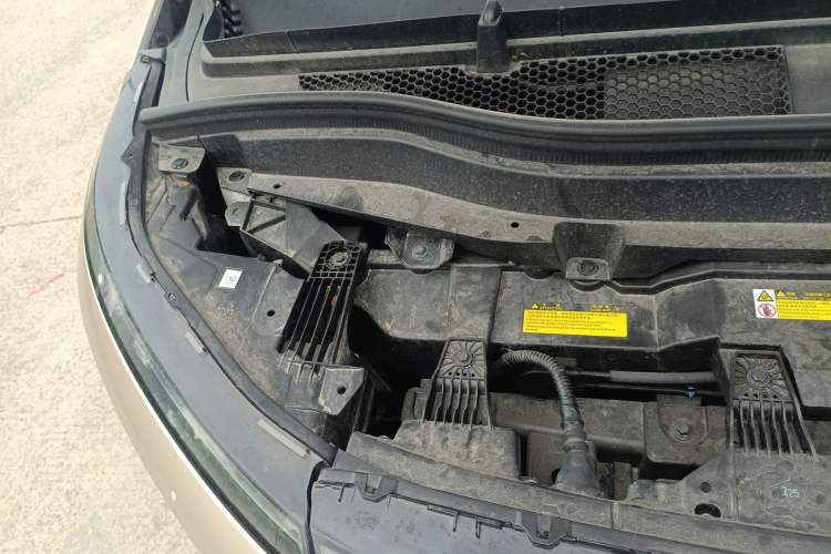 Used XPeng X9 2024 702 Ultra-Long Range Max Engine Bay Right
