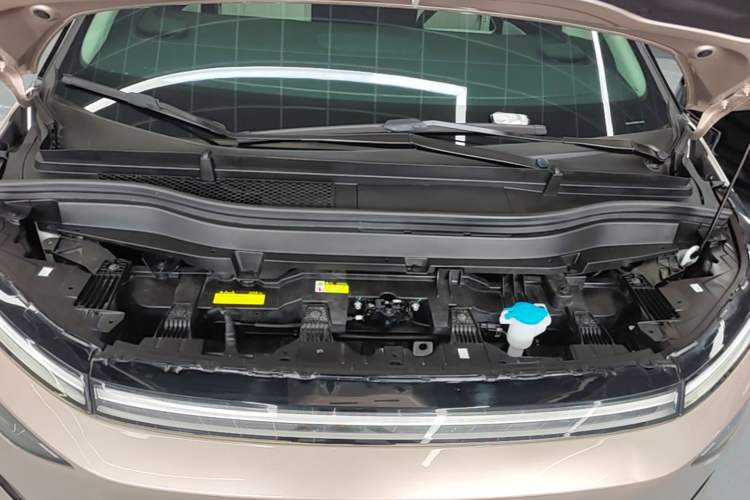 Used XPeng X9 2024 702 Ultra-Long Range Pro Engine Bay