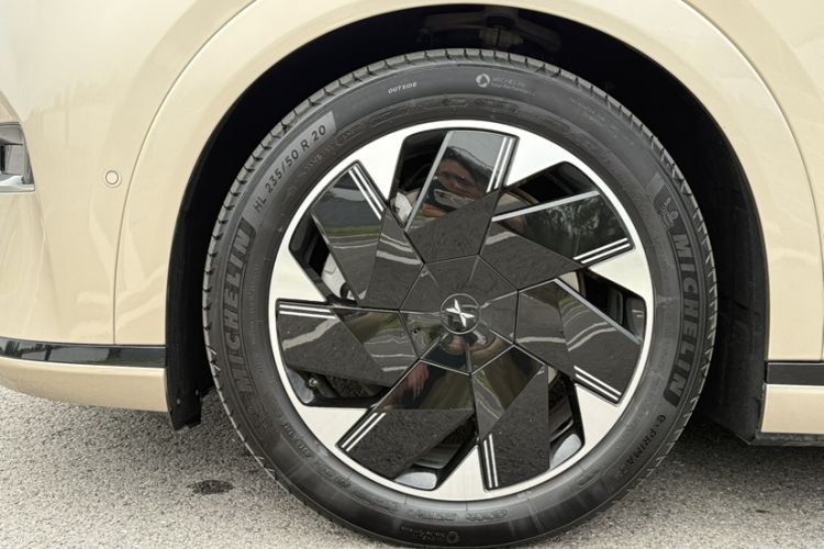 Used XPeng X9 2024 640 All-Wheel Drive High-Performance Max Exterior 11
