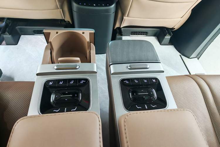 Used XPeng X9 2024 702 Ultra-Long Range Pro Exterior 6
