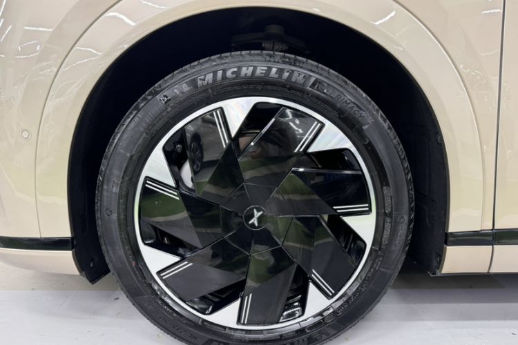 Used XPeng X9 2024 640 All-Wheel Drive High-Performance Max Exterior 7