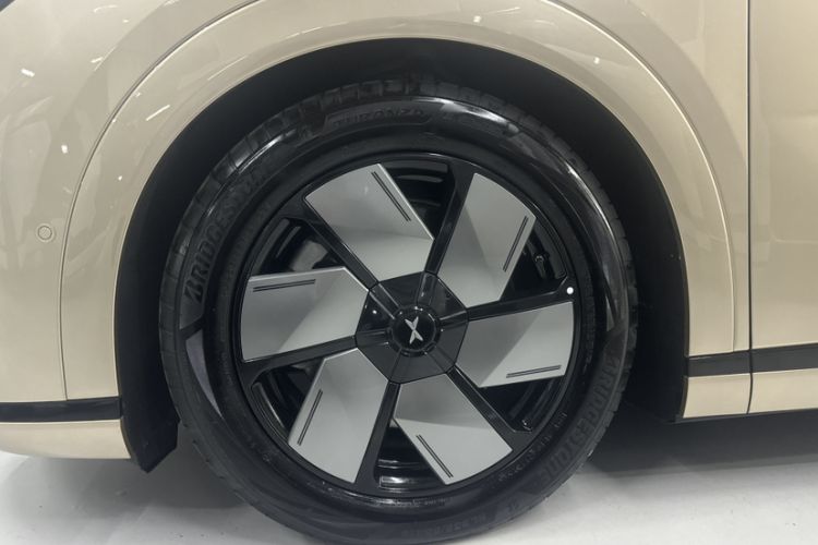 Used XPeng X9 2024 702 Ultra-Long Range Pro Exterior 7