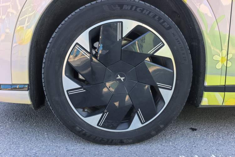 Used XPeng X9 2024 640 All-Wheel Drive High-Performance Max Exterior 8